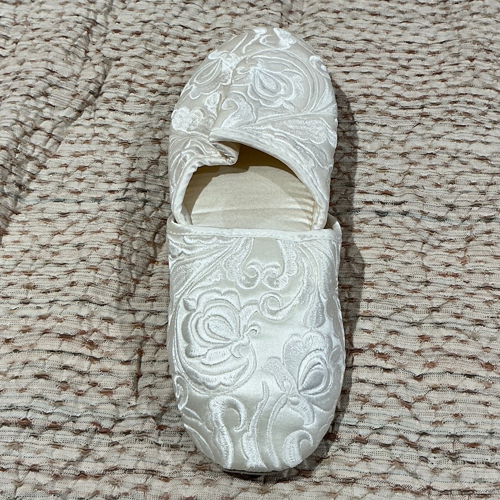 Elegant White Embroidered Women's Shoes
